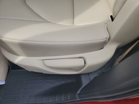 Certified 2024 Toyota Highlander XLE AWD/4WD image 16