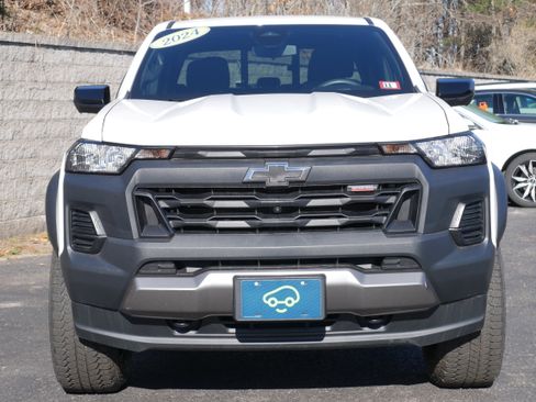 Certified 2024 Chevrolet Colorado Trail Boss w/ Technology Package AWD/4WD image 2