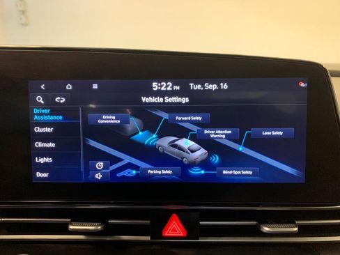 Used 2023 Hyundai Elantra SEL w/ Convenience Package image 30