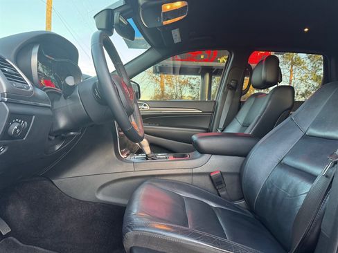 Used 2018 Jeep Grand Cherokee Limited image 10