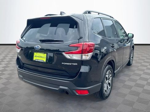 Used 2022 Subaru Forester Premium AWD/4WD image 4