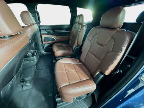 Certified 2024 Kia Telluride EX w/ EX Captain's Chair Package AWD/4WD image 24