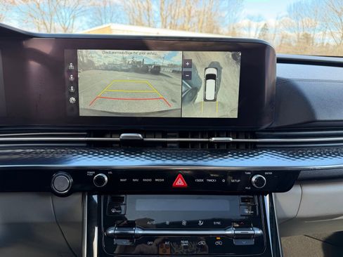 Used 2022 Kia Carnival SX Prestige image 19