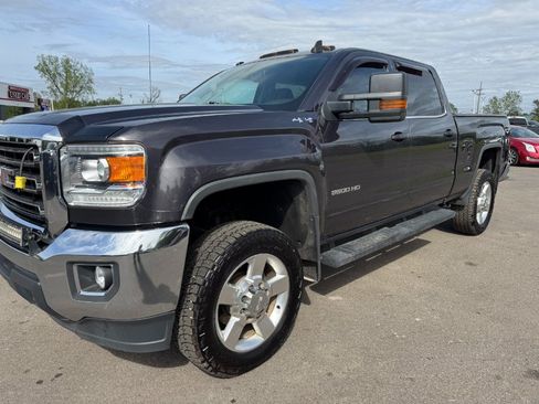 Used 2016 GMC Sierra 2500 SLE w/ SLE Preferred Package AWD/4WD image 9