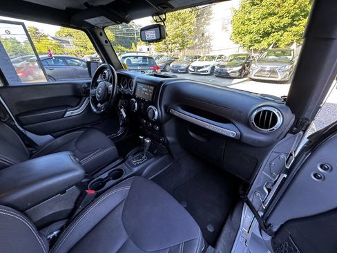 Used 2015 Jeep Wrangler Unlimited Sahara w/ Dual Top Group AWD/4WD image 16