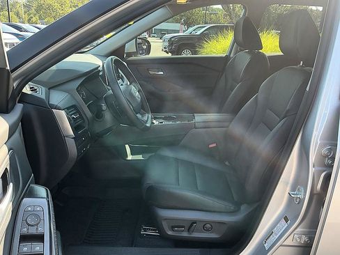 Certified 2025 Nissan Rogue SV w/ SV Premium Package FWD image 12
