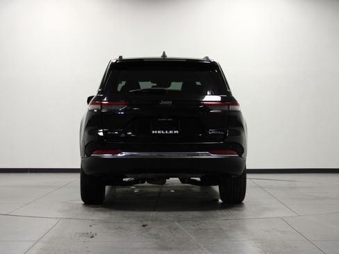 Used 2023 Jeep Grand Cherokee Limited AWD/4WD image 5