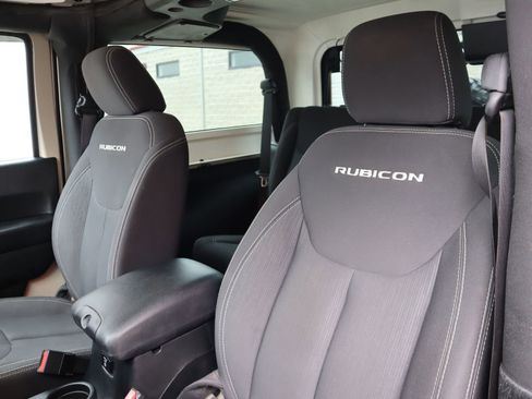 Used 2018 Jeep Wrangler Rubicon w/ Power Convenience Group image 41