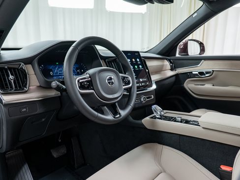 New 2026 Volvo XC90 B6 Plus w/ Protection Package image 12