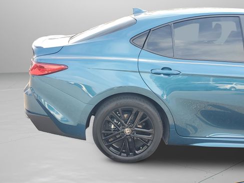 Used 2025 Toyota Camry SE image 32