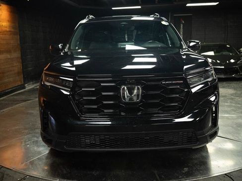 Used 2025 Honda Pilot Black Edition image 3