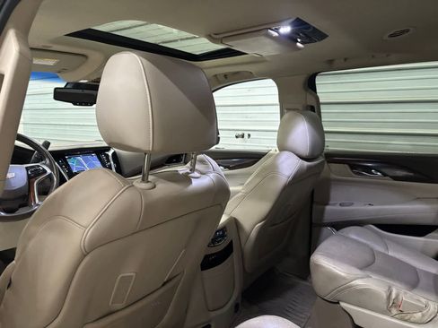 Used 2016 Cadillac Escalade Luxury AWD/4WD image 27