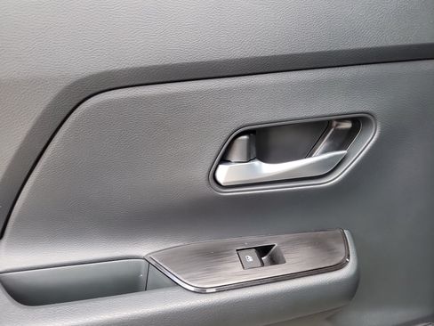 Certified 2025 Nissan Kicks SV FWD image 19