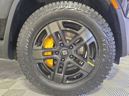 Used 2023 Rivian R1T Adventure AWD/4WD image 11