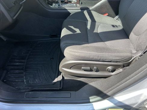 Used 2017 Chevrolet Traverse LT w/ Traveler's Package image 12