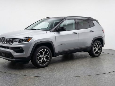 Used 2025 Jeep Compass Limited AWD/4WD image 3