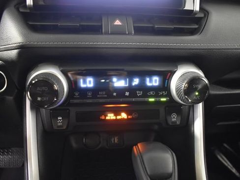 Used 2025 Toyota RAV4 XLE FWD image 23
