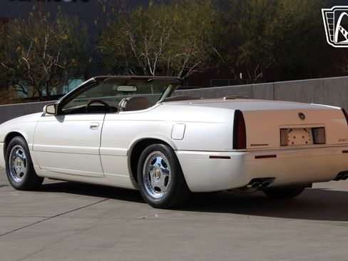 Used 2002 Cadillac Eldorado Touring w/ Preffered Equipment Group image 30