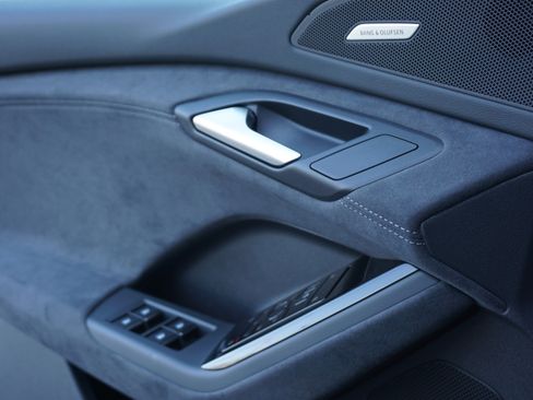 New 2025 Audi SQ6 e-tron Premium Plus image 12