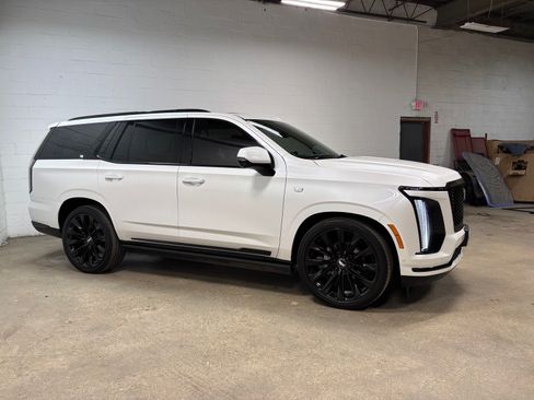 Used 2025 Cadillac Escalade Sport Platinum w/ LPO, ONYX Package AWD/4WD image 5