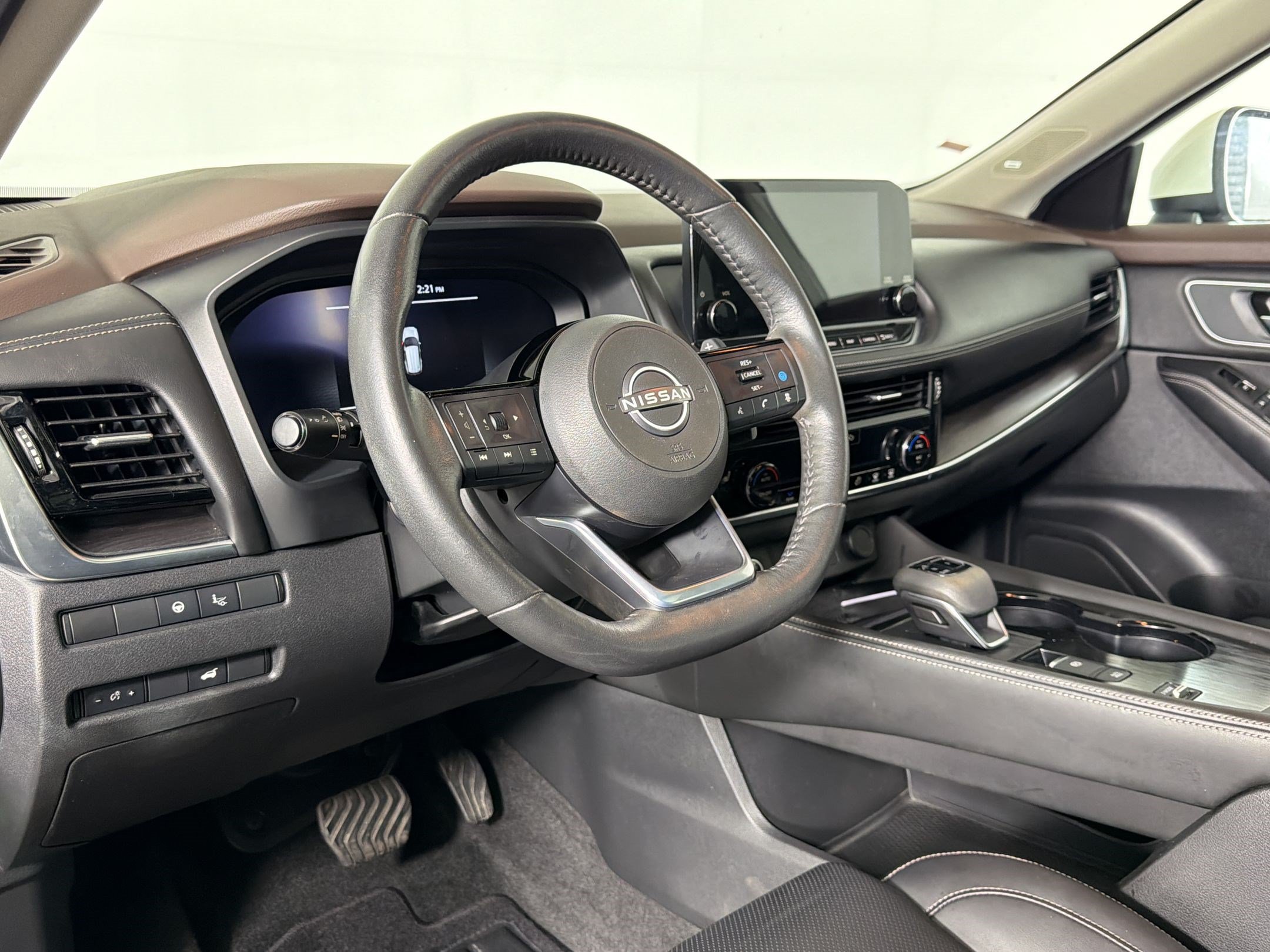 Used 2022 Nissan Rogue Platinum w/ Head-Up Display Package FWD image 3