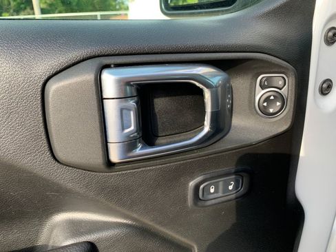 Used 2022 Jeep Wrangler Sport AWD/4WD image 13