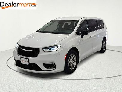 Used 2024 Chrysler Pacifica Touring-L