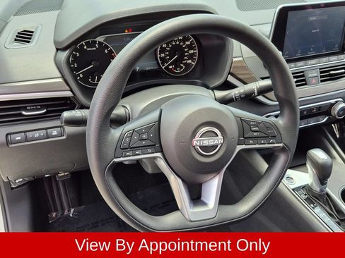 Used 2025 Nissan Altima 2.5 SV FWD image 22