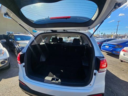 Used 2016 Kia Sorento FWD image 13