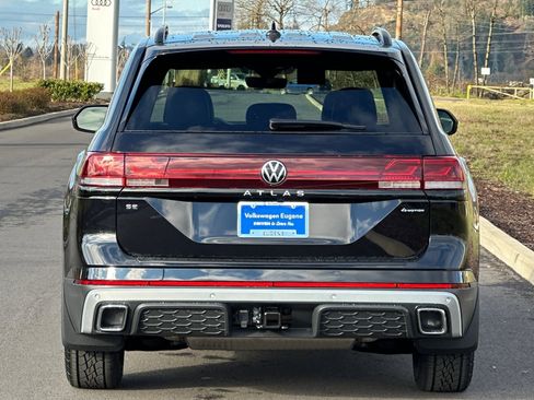 New 2026 Volkswagen Atlas Peak Edition image 4