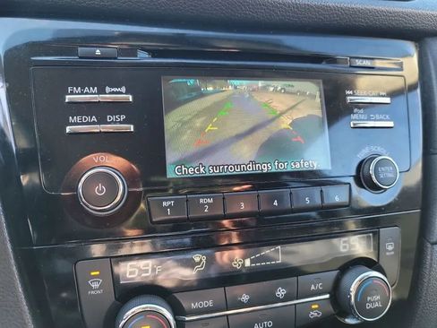 Used 2017 Nissan Rogue SV AWD/4WD image 20