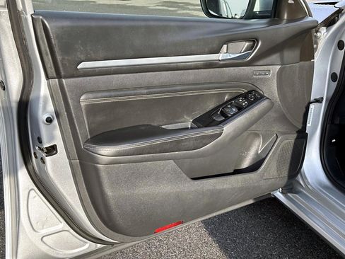 Used 2020 Nissan Altima 2.0 Platinum image 18