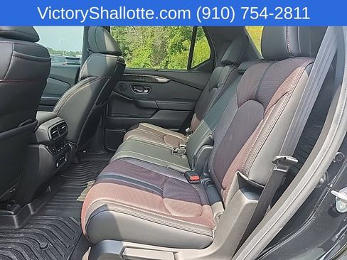 Used 2025 Honda Pilot Black Edition image 25