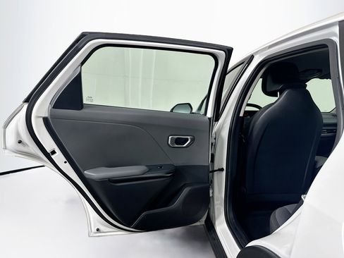 Used 2025 Kia K4 LXS image 25