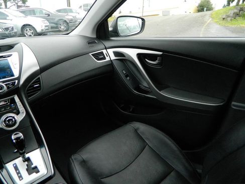 Used 2011 Hyundai Elantra Limited w/ Premium Pkg 5 image 17