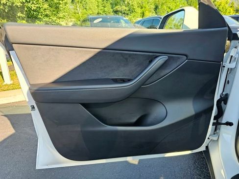 Used 2021 Tesla Model Y AWD image 23
