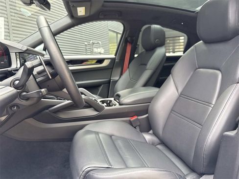 Used 2025 Porsche Cayenne S image 5