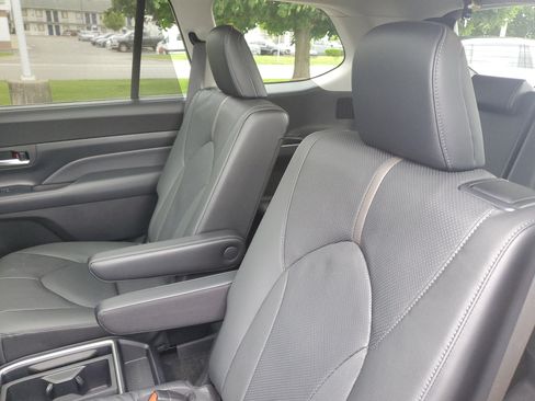 Used 2024 Toyota Grand Highlander AWD image 26