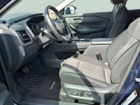 Used 2025 Nissan Rogue SV FWD image 18