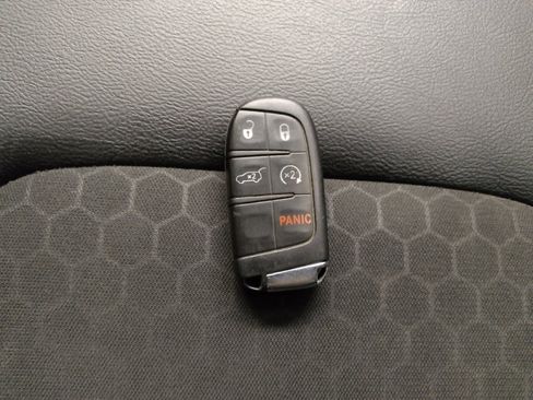 Used 2017 Jeep Compass Latitude w/ Popular Equipment Group image 32