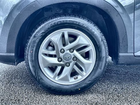 Used 2025 Hyundai Venue SE FWD image 11