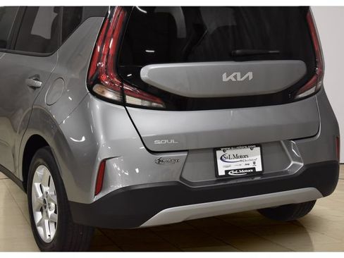 Used 2025 Kia Soul LX w/ LX Technology Package FWD image 13