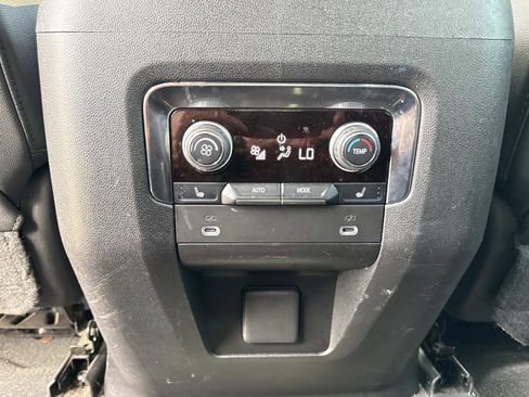 Used 2022 Chevrolet Tahoe Z71 w/ Luxury Package image 33