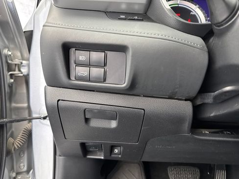 Used 2023 Toyota Highlander XLE AWD/4WD image 35