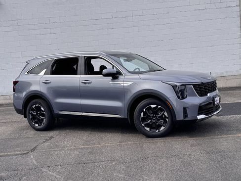 New 2025 Kia Sorento S image 6