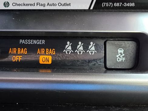 Used 2018 Toyota RAV4 XLE FWD image 32