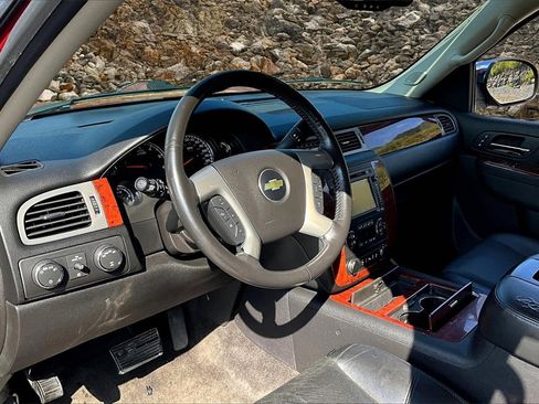 Used 2014 Chevrolet Suburban LTZ image 13