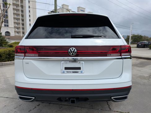 Used 2024 Volkswagen Atlas SE w/ Panoramic Sunroof Package image 5