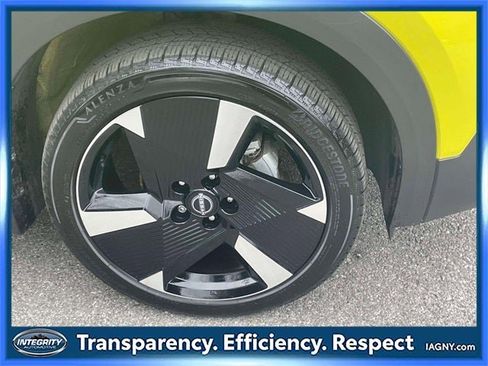 Certified 2025 Nissan Kicks SR image 9