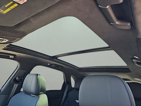 New 2024 Bentley Bentayga image 17